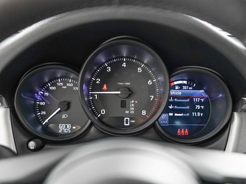 Certified 2026 Porsche Macan AWD/4WD image 17