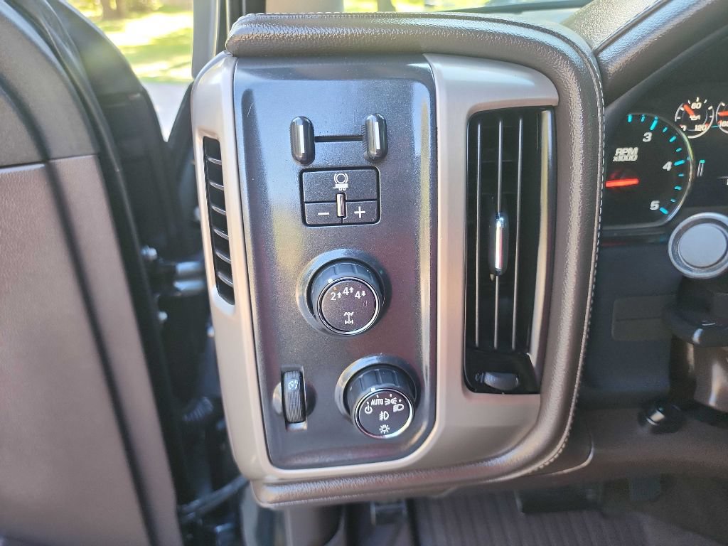 Used 2017 GMC Sierra 2500 Denali w/ Duramax Plus Package AWD/4WD image 23