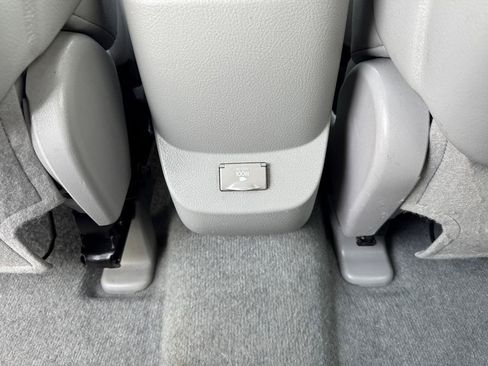 Used 2011 Toyota RAV4 Limited w/ Limited Extra Value Pkg AWD/4WD image 31