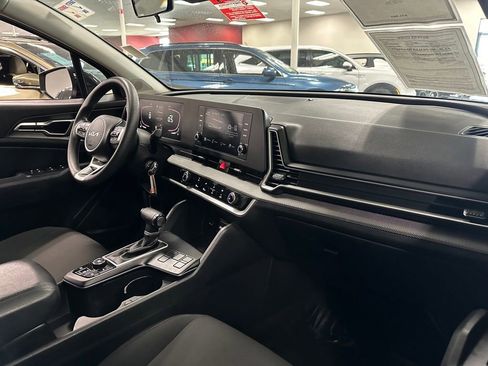 Used 2023 Kia Sportage LX FWD image 31