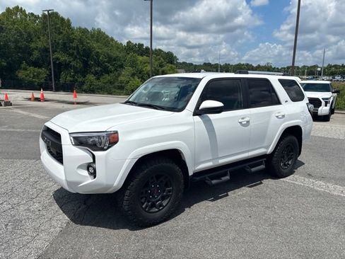 Used 2022 Toyota 4Runner SR5 AWD/4WD image 4