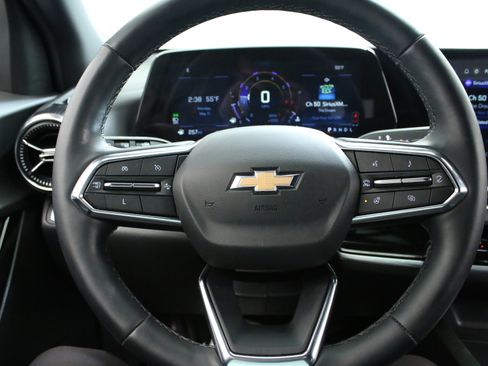 Certified 2025 Chevrolet Equinox LT FWD image 10