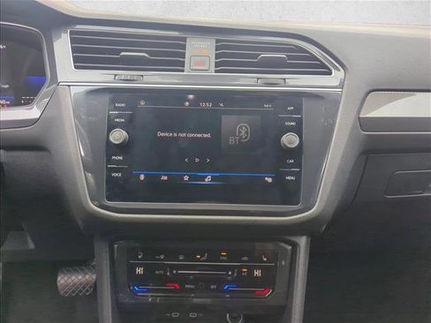 Used 2024 Volkswagen Tiguan SE image 15