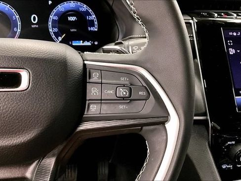 Used 2025 Jeep Grand Cherokee L Laredo AWD/4WD image 27