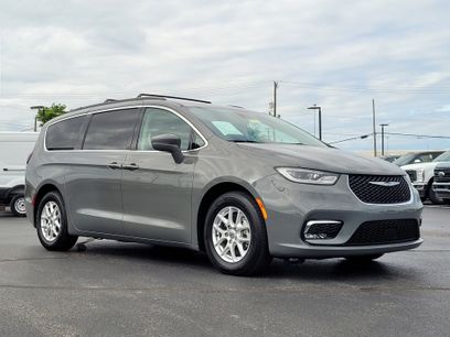 Used 2022 Chrysler Pacifica Touring-L