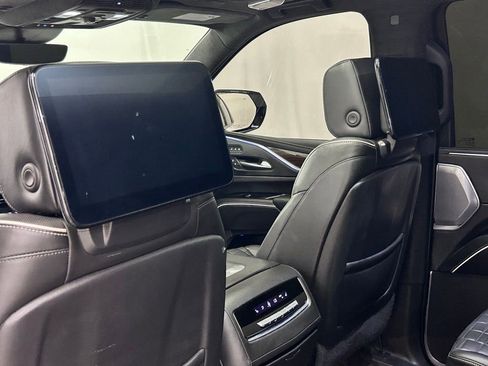 Used 2022 Cadillac Escalade ESV Sport Platinum w/ Heavy-Duty Trailer Package AWD/4WD image 16