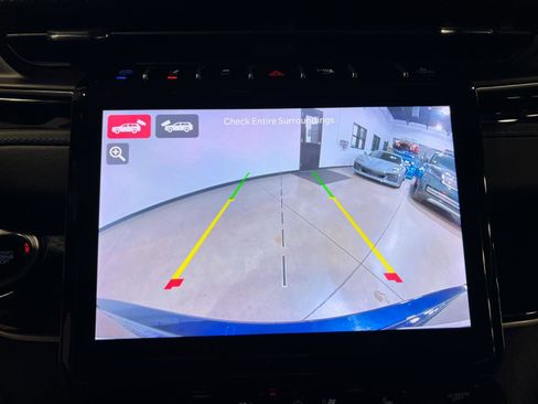 Used 2024 Jeep Grand Cherokee Trailhawk image 18