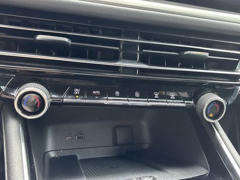 Used 2024 Chevrolet Traverse LT w/ Enhanced Driving Package FWD image 39