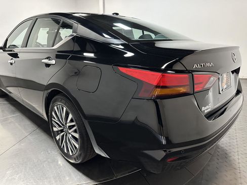 Used 2025 Nissan Altima 2.5 SV FWD image 10