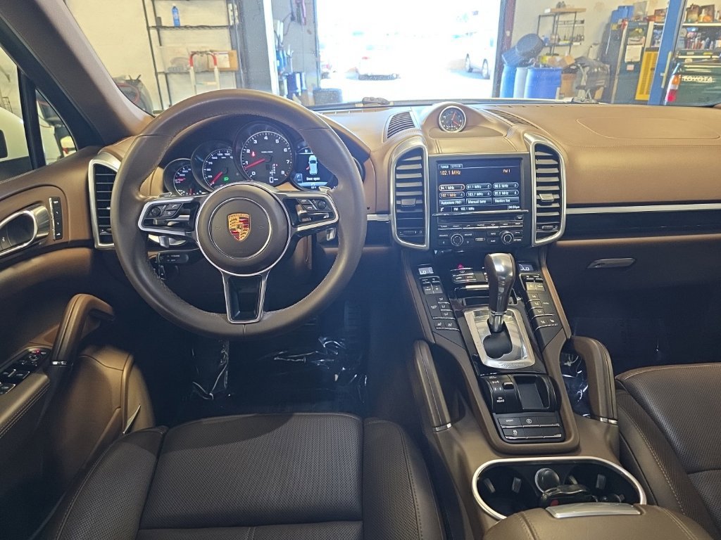 Used 2016 Porsche Cayenne AWD/4WD image 4