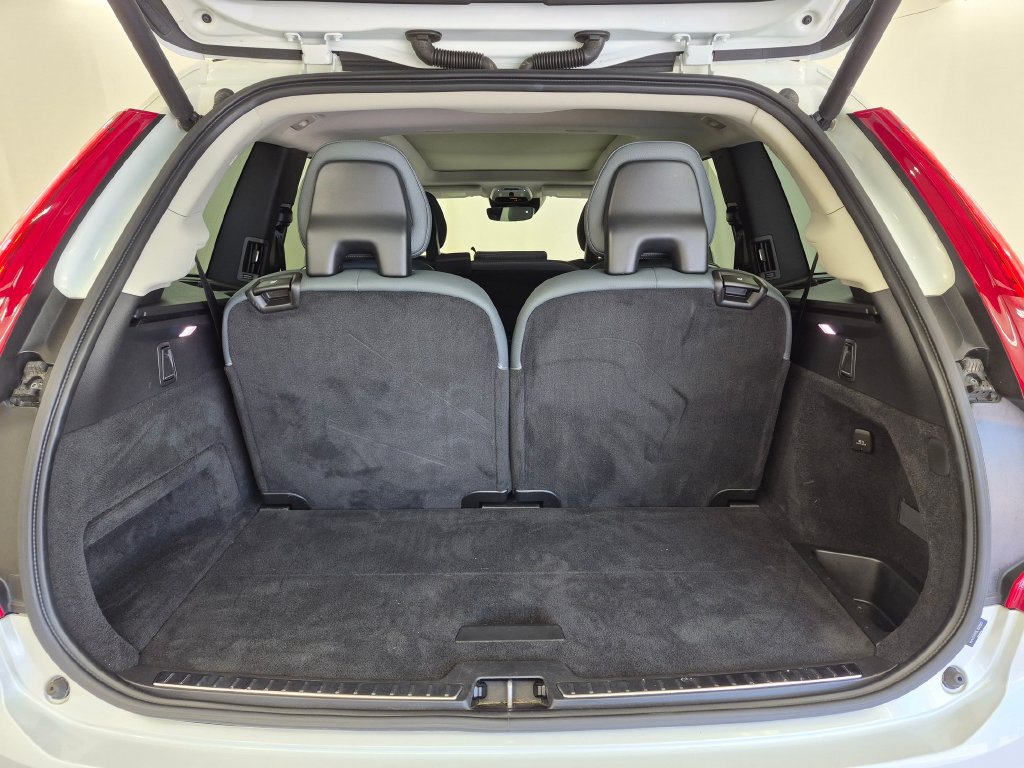 Used 2020 Volvo XC90 T6 Momentum w/ Protection Package AWD/4WD image 32
