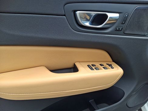 Used 2021 Volvo XC60 T5 Inscription w/ Advanced Package image 12