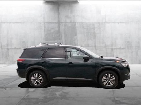 Certified 2025 Nissan Pathfinder SL AWD/4WD image 5
