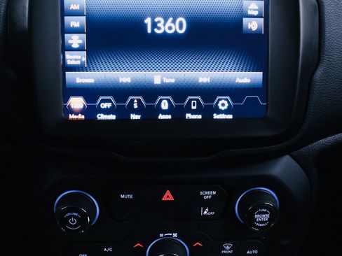 Used 2023 Jeep Renegade Trailhawk image 25