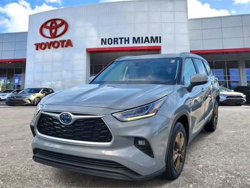 Used 2023 Toyota Highlander Bronze Edition image 2