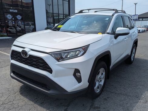 Used 2019 Toyota RAV4 XLE w/ Convenience Package image 2