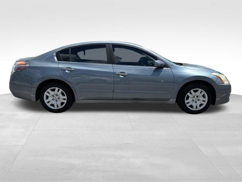 Used 2010 Nissan Altima 2.5 S FWD image 4