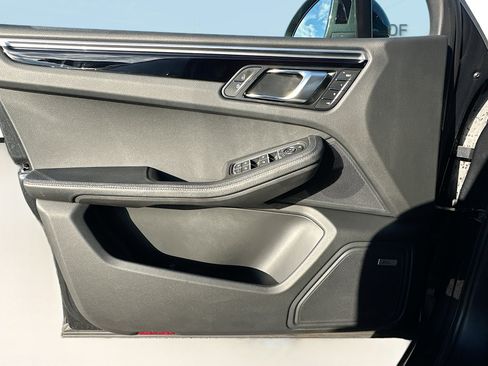 Used 2022 Porsche Macan image 22