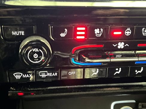 Used 2024 Jeep Grand Cherokee L Limited w/ Luxury Tech Group II image 61