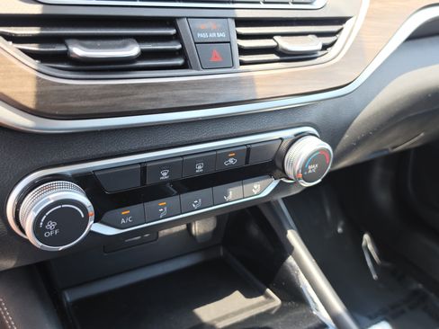 Used 2023 Nissan Altima 2.5 SV FWD image 24