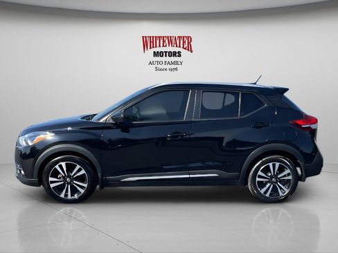Used 2018 Nissan Kicks SR w/ Premium Package image 2