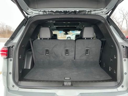 Used 2023 Chevrolet Traverse High Country image 14