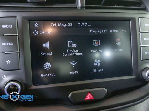 Used 2025 Kia Soul LX w/ LX Technology Package FWD image 19