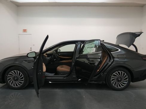 New 2025 Hyundai Sonata Limited image 36