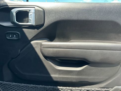 Used 2021 Jeep Gladiator Sport image 19