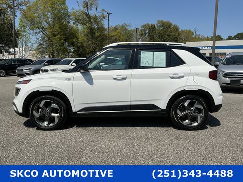 Used 2023 Hyundai Venue Limited image 2