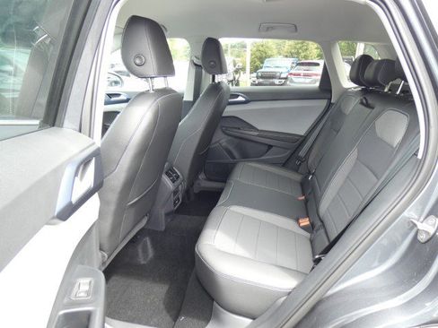 New 2024 Volkswagen Taos SE image 9