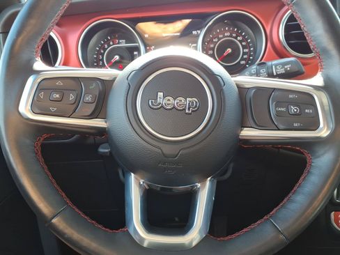 Used 2022 Jeep Wrangler Unlimited Rubicon w/ Cold Weather Group AWD/4WD image 15