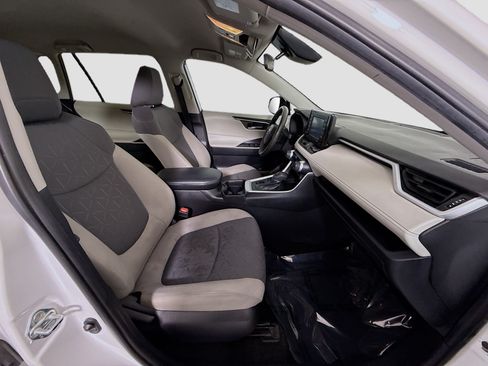 Used 2020 Toyota RAV4 XLE w/ Carpet Mat Package AWD/4WD image 29
