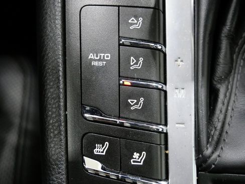 Used 2019 Porsche Macan image 21