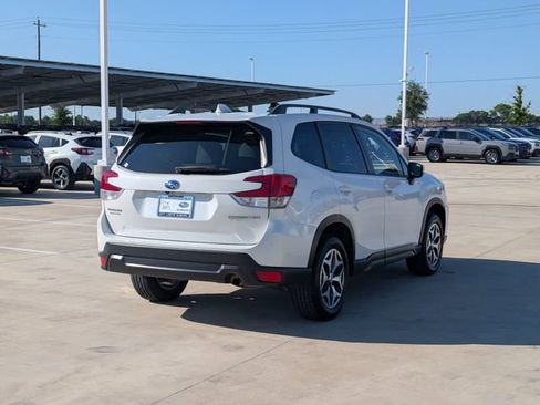 Used 2020 Subaru Forester Premium AWD/4WD image 5