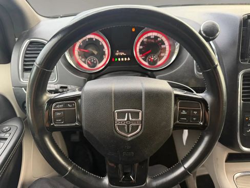 Used 2019 Dodge Grand Caravan SXT FWD image 11