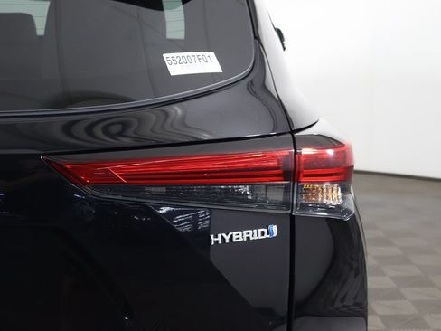 Used 2022 Toyota Highlander XLE AWD/4WD image 17