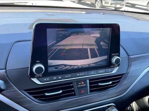 Used 2025 Nissan Altima 2.5 SV image 21