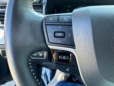 Used 2025 Toyota Camry SE FWD image 35
