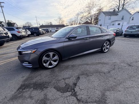 Used 2018 Honda Accord Touring image 18