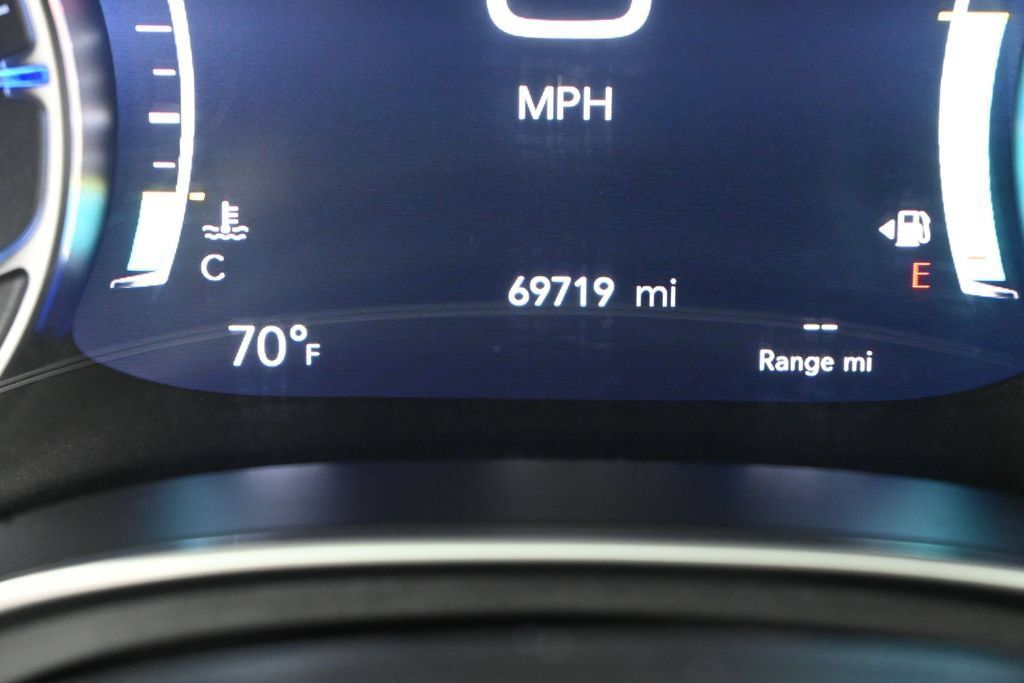 Used 2025 Chrysler Pacifica Limited FWD image 20