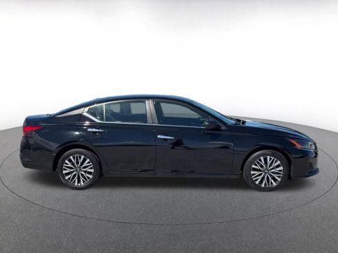 Used 2025 Nissan Altima 2.5 SV image 16