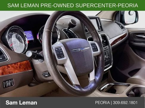 Used 2014 Chrysler Town & Country Touring-L w/ Driver Convenience Group FWD image 11