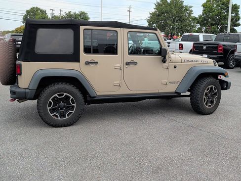 Used 2016 Jeep Wrangler Unlimited Rubicon AWD/4WD image 6