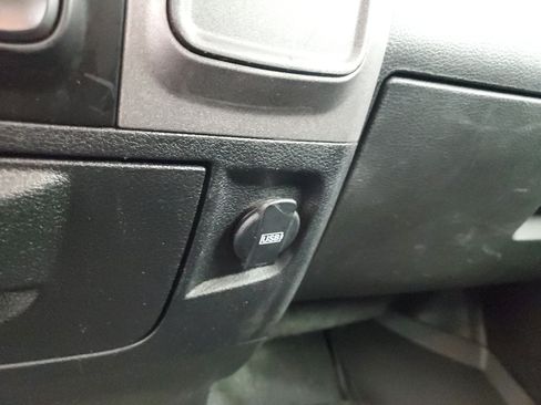 Used 2018 RAM 1500 Express RWD image 17