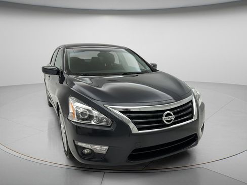 Used 2015 Nissan Altima 2.5 SV FWD image 2