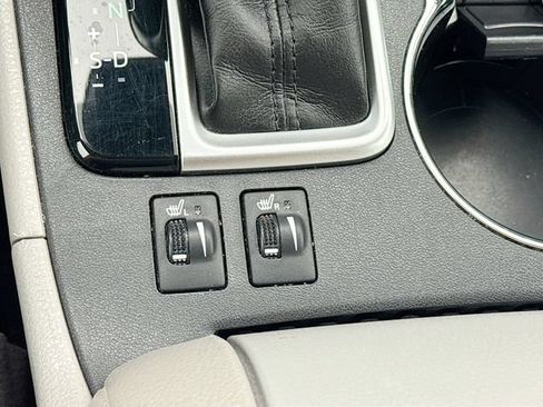 Used 2019 Toyota Highlander XLE AWD/4WD image 19