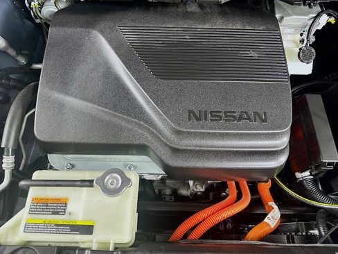 Used 2023 Nissan Leaf S image 31