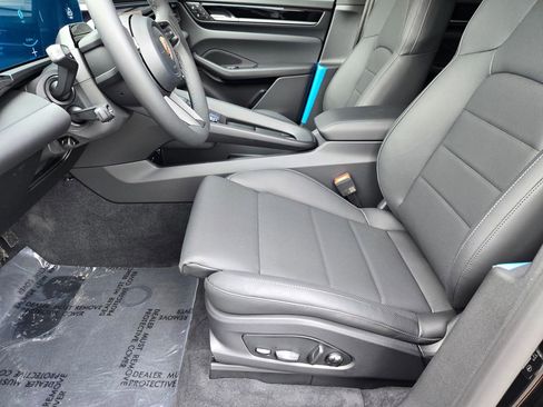 New 2026 Porsche Macan Electric image 25