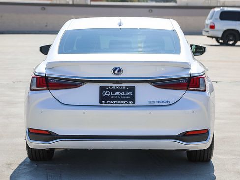 Used 2022 Lexus ES 300h w/ Premium Package image 6